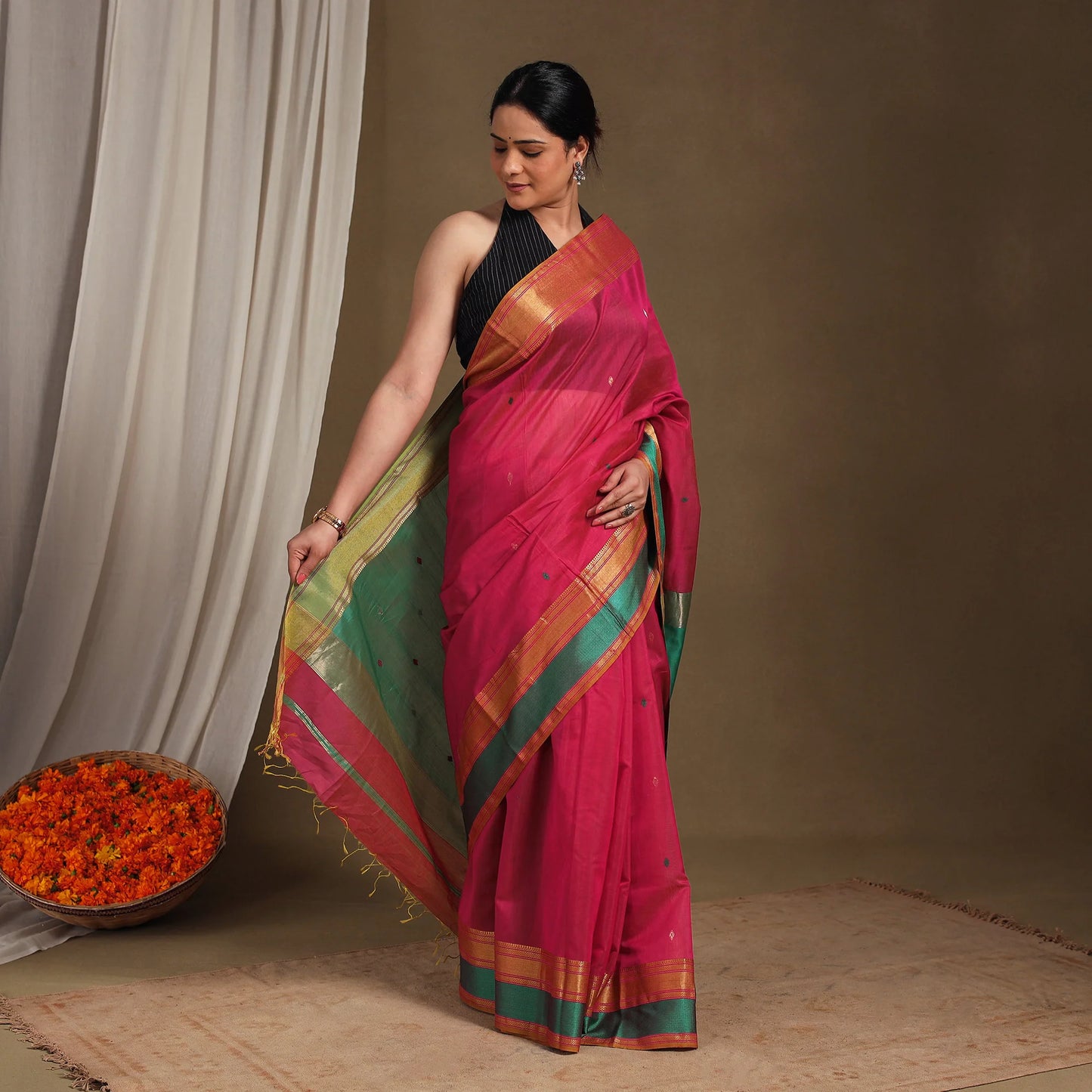Exquisite Red Maheshwari Silk Cotton Handloom Saree with Zari Border – Handwoven in Maheshwar