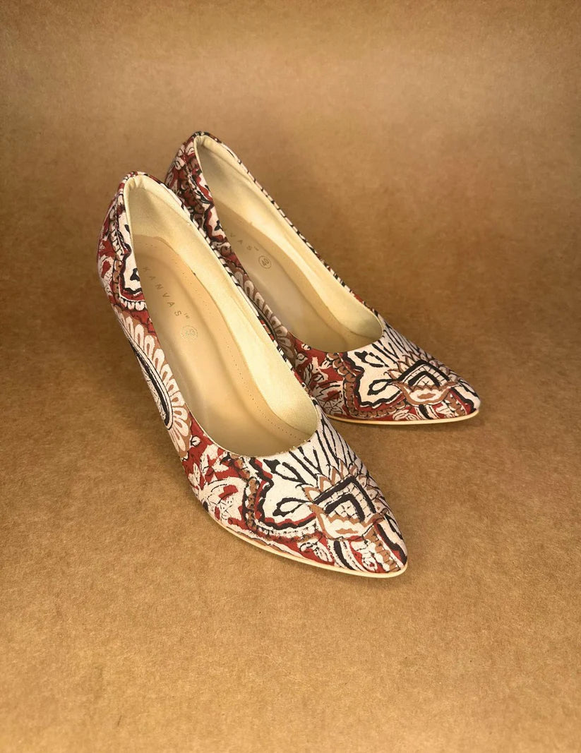 Kanvas Kalamkari Elegant Pumps – Where Tradition Meets Timeless Elegance