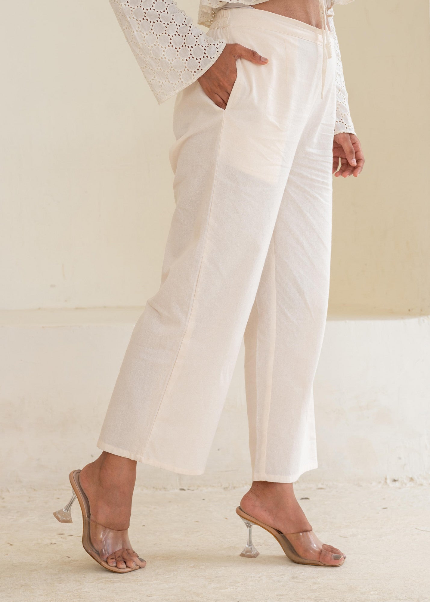 Women’s Off-White Solid Straight Cotton Pants with Pocket