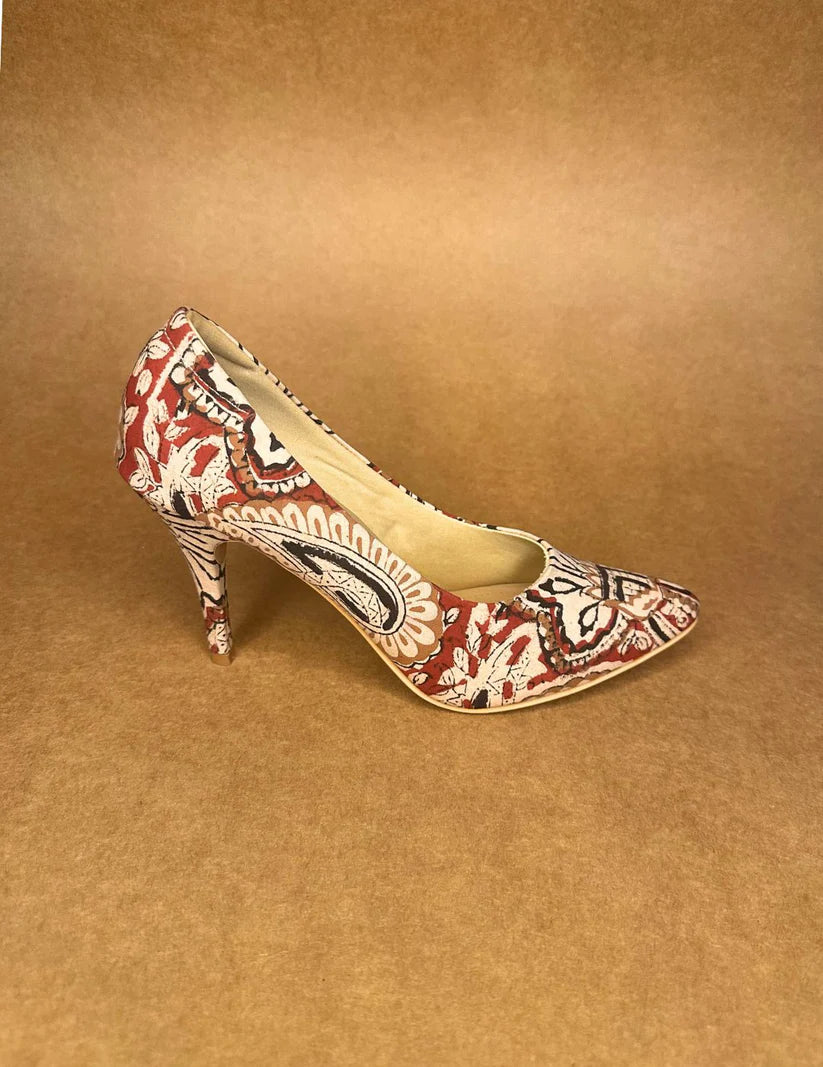 Kanvas Kalamkari Elegant Pumps – Where Tradition Meets Timeless Elegance