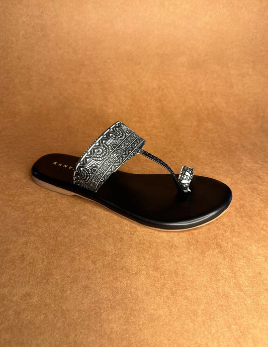 Kanvas Black Abstract Kolhapuri Chappals – A Fusion of Tradition & Modern Art