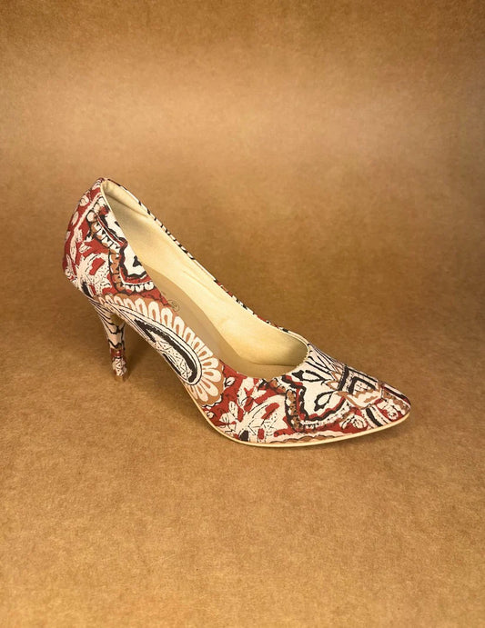 Kanvas Kalamkari Elegant Pumps – Where Tradition Meets Timeless Elegance