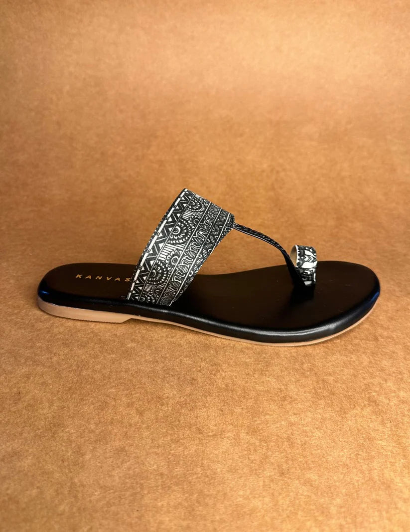 Kanvas Black Abstract Kolhapuri Chappals – A Fusion of Tradition & Modern Art