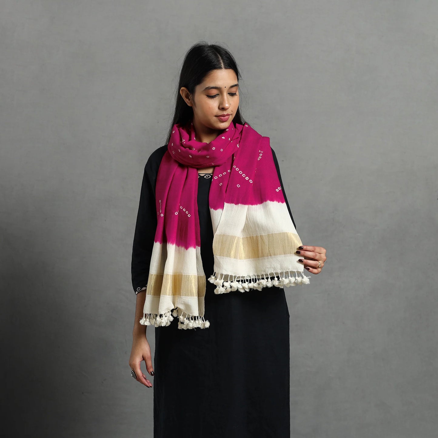 Pink Handwoven Merino Wool Bandhani Stole with Zari Border & Tassels – Crafted in Kutch, India