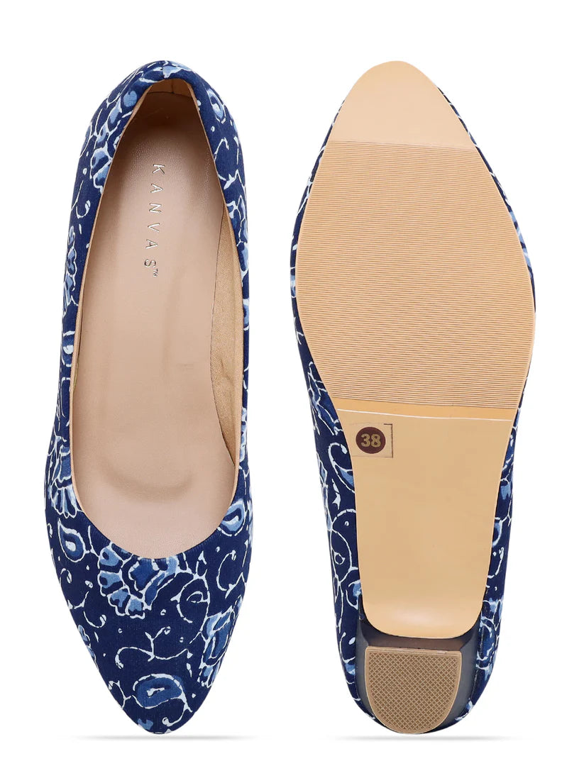 Kanvas Dual-Toned Blue Kalamkari Print Heels – A Perfect Blend of Tradition & Trend