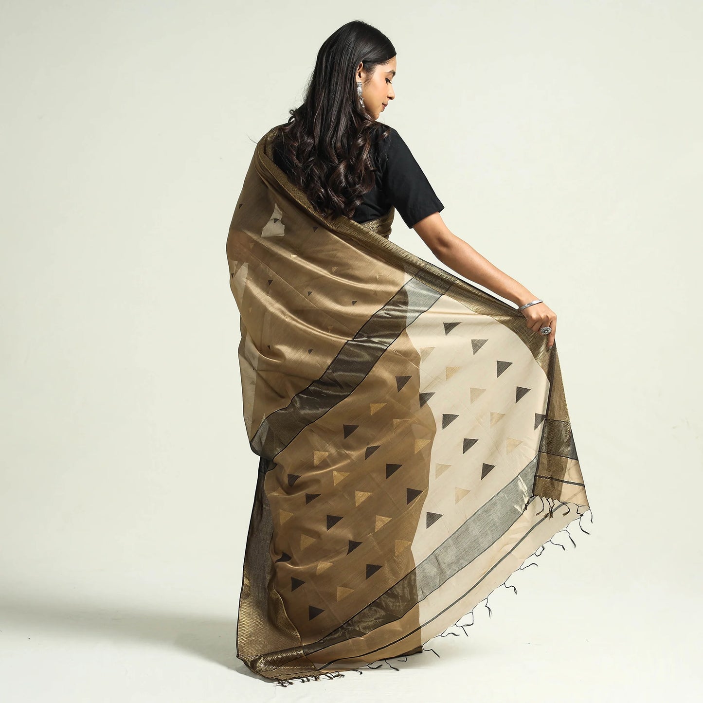 Traditional Chanderi Silk Cotton Handloom Saree with Zari Border & Buta