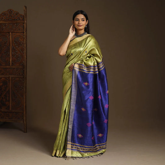 Model wearing green Tussar silk Bhagalpuri saree with contrasting royal blue pallu and gold border styled with necklace
